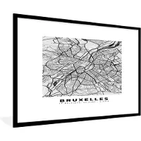 PosterMonkey Fotolijst incl. Poster Zwart Wit- Plattegrond – Brussel – Zwart Wit – Stadskaart - Kaart - 120x80 cm - Posterlijst