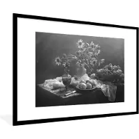 PosterMonkey Fotolijst incl. Poster Zwart Wit- Stilleven met fruit en bloemen - zwart wit - 120x80 cm - Posterlijst