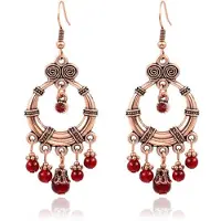 Deja Jewels Ronde Goudkleurige Bohemian dames oorhangers met details en rode kralen