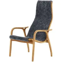 Swedese Lamino fauteuil en voetenbankje geolied eiken/schapenvacht Charcoal (donkergrijs)