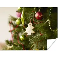 PosterMonkey Poster Een close-up van een versierde kerstboom - 80x60 cm - Kerstmis Decoratie - Kerstversiering - Kerstdecoratie Woonkamer - Kerstversiering - Kerstdecoratie voor binnen - Kerstmis