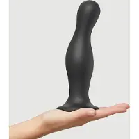 Strap-On-Me - Dildo Plug Curvy - Zwart - Maat 2XL