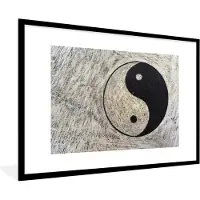 PosterMonkey Fotolijst incl. Poster - Symbool van Yin en Yang op een grijze ondergrond - 90x60 cm - Posterlijst