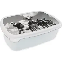 MuchoWow Broodtrommel Wit - Lunchbox - Brooddoos - Vier Friese koeien onder een bewolkte hemel - zwart wit - 18x12x6 cm - Volwassenen