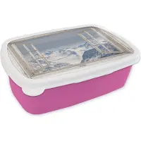 MuchoWow Broodtrommel Roze - Lunchbox - Brooddoos - Doorkijk - Berg - Sneeuw - 18x12x6 cm - Kinderen - Meisje