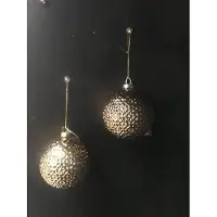 Christmas House Set van 2 goudkleurige glazen kerstballen met reliëf 8cm kerstornamenten