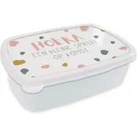 MuchoWow Broodtrommel Wit - Lunchbox - Brooddoos - Spreuken - Hoera een kleine spruit op komst - Quotes - Baby - 18x12x6 cm - Volwassenen