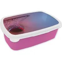 MuchoWow Broodtrommel Roze - Lunchbox - Brooddoos - Wazig zicht op een basketbal die door de basket gaat - 18x12x6 cm - Kinderen - Meisje