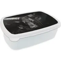 MuchoWow Broodtrommel Wit - Lunchbox - Brooddoos - Close-up van een watussi rund in de jungle - zwart wit - 18x12x6 cm - Volwassenen
