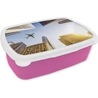 MuchoWow Broodtrommel Roze - Lunchbox - Brooddoos - Vliegtuig tussen de wolkenkrabbers - 18x12x6 cm - Kinderen - Meisje