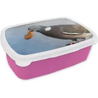 MuchoWow Broodtrommel Roze - Lunchbox - Brooddoos - Een ondeugende duif met een koekje in zijn mond - 18x12x6 cm - Kinderen - Meisje