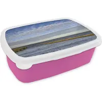 MuchoWow Broodtrommel Roze - Lunchbox - Brooddoos - Friesland - Lucht - Meer - 18x12x6 cm - Kinderen - Meisje