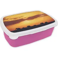 MuchoWow Broodtrommel Roze - Lunchbox - Brooddoos - Kudde olifanten tijdens zonsondergang - 18x12x6 cm - Kinderen - Meisje