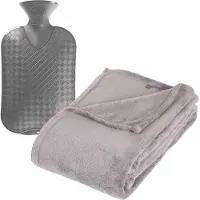 Atmosphera Fleece deken/plaid Lichtgrijs 130 x 180 cm en een warmwater kruik 2 liter - Plaids