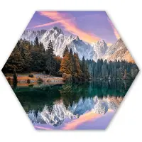 MuchoWow Hexagon wanddecoratie - Kunststof Wanddecoratie - Hexagon Schilderij - Bergen - Bos - Water - Lucht - Roze - Paars - 120x103 cm - Kerstdecoratie in huis - Kerstmis