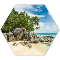MuchoWow Hexagon wanddecoratie - Kunststof Wanddecoratie - Hexagon Schilderij - Strand - Stenen - Zee - Zomer - 75x65 cm