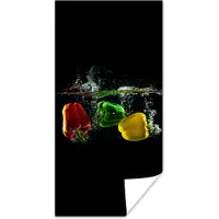 PosterMonkey Poster Paprika - Groente - Water - Zwart - Rood - Groen - Geel - 20x40 cm - Kerstversiering - Kerstdecoratie voor binnen - Kerstmis