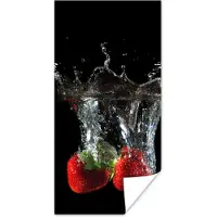 PosterMonkey Poster Aardbeien - Fruit - Water - Zwart - Rood - 75x150 cm - Kerstversiering - Kerstdecoratie voor binnen - Kerstmis