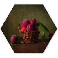MuchoWow Hexagon wanddecoratie - Kunststof Wanddecoratie - Hexagon Schilderij - Mand - Pruim - Roze - Rustiek - Fruit - Stilleven - 120x103 cm - Kerstdecoratie in huis - Kerstmis