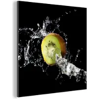 MuchoWow Wanddecoratie Metaal - Aluminium Schilderij Industrieel - Kiwi - Fruit - Stilleven - Water - Zwart - 90x90 cm - Dibond - Foto op aluminium - Industriële muurdecoratie - Voor de woonkamer/slaapkamer