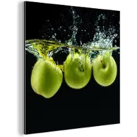 MuchoWow Wanddecoratie Metaal - Aluminium Schilderij Industrieel - Appels - Fruit - Water - Zwart - Groen - 20x20 cm - Dibond - Foto op aluminium - Industriële muurdecoratie - Voor de woonkamer/slaapkamer