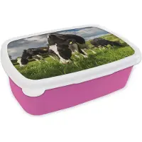 MuchoWow Broodtrommel Roze - Lunchbox - Brooddoos - Koeien - Dieren - Gras - Weiland - Boerderij - 18x12x6 cm - Kinderen - Meisje