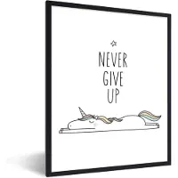 PosterMonkey Poster in fotolijst kinderen - Unicorn - Kinderen - Quotes - Never give up - Meisjes - Wanddecoratie meisjes - 30x40 cm - Poster slaapkamer - Kinder decoratie - Schilderij voor kinderen