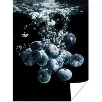 PosterMonkey Poster Blauwe bessen - Fruit - bes - Stilleven - Water - Zwart - 30x40 cm - Kerstversiering - Kerstdecoratie voor binnen - Kerstmis