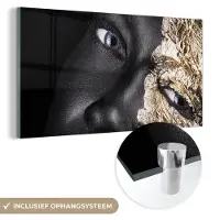 MuchoWow Glasschilderij 120x60 cm - Schilderij acrylglas - Vrouw - Goud - Zwart - Verf - Luxe - Foto op glas - Schilderijen