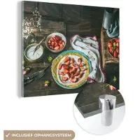 MuchoWow Glasschilderij 160x120 cm - Schilderij acrylglas - Aardbei - Rustiek - Fruit - Rustiek Bloemen - Foto op glas - Schilderijen