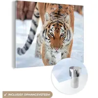 MuchoWow Glasschilderij 160x120 cm - Schilderij acrylglas - Tijger - Sneeuw - Dieren - Foto op glas - Schilderijen