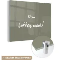 MuchoWow Glasschilderij 160x120 cm - Schilderij acrylglas - Quotes - Bakken - En... bakken maar! - Spreuken - Foto op glas - Schilderijen