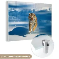 MuchoWow Glasschilderij 30x20 cm - Schilderij acrylglas - Tijger - Sneeuw - Rennen - Foto op glas - Schilderijen