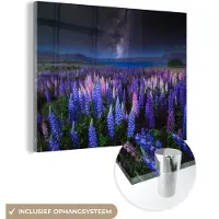 MuchoWow Glasschilderij 160x120 cm - Schilderij acrylglas - Bloemen - Nacht - Lupine - Sterrenhemel - Paars - Natuur - Foto op glas - Muurdecoratie woonkamer - Wanddecoratie slaapkamer - Schilderijen