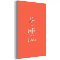 MuchoWow Wanddecoratie Metaal - Aluminium Schilderij Industrieel - Life is better in a bikini - Oranje - Quote - 60x90 cm - Dibond - Foto op aluminium - Industriële muurdecoratie - Voor de woonkamer/slaapkamer