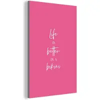 MuchoWow Wanddecoratie Metaal - Aluminium Schilderij Industrieel - Life is better in a bikini - Quote - Roze - 120x180 cm - Dibond - Foto op aluminium - Industriële muurdecoratie - Voor de woonkamer/slaapkamer