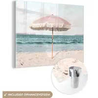 MuchoWow Glasschilderij 160x120 cm - Schilderij acrylglas - Parasol - Strand - Zee - Wolken - Foto op glas - Schilderijen