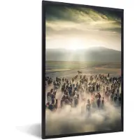 PosterMonkey Poster met lijst - Kader - Paarden - Natuur - Mist - Wilde dieren - Foto in lijst - 20x30 cm - Wanddecoratie - Poster dieren