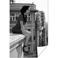 PosterMonkey Posters vintage - Vrouw - Architectuur - Spanje - Madrid - Zwart wit poster - 80x120 cm - Poster - Muurposter