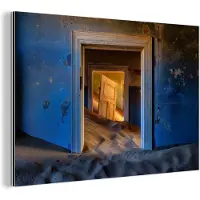 MuchoWow Wanddecoratie Metaal - Aluminium Schilderij Industrieel - Zand - Blauw - Deur - Architectuur - 180x120 cm - Dibond - Foto op aluminium - Industriële muurdecoratie - Voor de woonkamer/slaapkamer