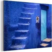 MuchoWow Wanddecoratie Metaal - Aluminium Schilderij Industrieel - Architectuur - Blauw - Trap - Deur - 80x60 cm - Dibond - Foto op aluminium - Industriële muurdecoratie - Voor de woonkamer/slaapkamer
