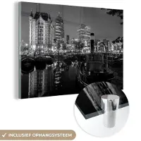 MuchoWow Glasschilderij 30x20 cm - Schilderij acrylglas - De Oudehaven van Rotterdam tijdens de nacht - zwart wit - Foto op glas - Schilderijen