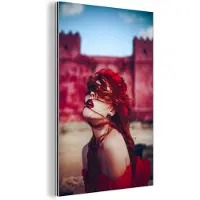MuchoWow Wanddecoratie Metaal - Aluminium Schilderij Industrieel - Kasteel - Rood - Vrouw - Portret - 20x30 cm - Dibond - Foto op aluminium - Industriële muurdecoratie - Voor de woonkamer/slaapkamer