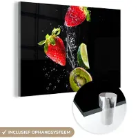 MuchoWow Glasschilderij 180x120 cm - Schilderij acrylglas - Fruit - Water - Zwart - Stilleven Aardbei - Kiwi - Foto op glas - Schilderijen