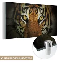 MuchoWow Glasschilderij 160x80 cm - Schilderij acrylglas - Tijger - Licht - Ogen - Foto op glas - Schilderijen