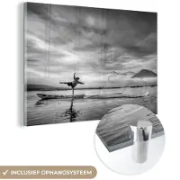 MuchoWow Glasschilderij - Man - Visnet - Water - Kano - Zwart wit - Schilderij glas - Wanddecoratie - 120x80 cm - Foto op glas - Glazen plaat