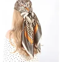 Yehwang Hoofdsjaal - Satijnen Haar Sjaal - Festival Look - Vierkante Sjaal - Fantasie - Zomer Sjaal - Haarband - Classy - Goudbruin - Khloe