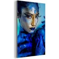 MuchoWow Wanddecoratie Metaal - Aluminium Schilderij Industrieel - Vrouw - Goud - Blauw - 120x180 cm - Dibond - Foto op aluminium - Industriële muurdecoratie - Voor de woonkamer/slaapkamer