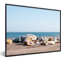 PosterMonkey Poster - Fotolijst - Schelpen - Zand - Zomer - Lucht - Wanddecoratie - Poster in lijst - Foto lijst - 40x30 cm - Kader - Poster zee - Poster met frame - Slaapkamer
