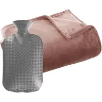 Atmosphera Fleece deken/plaid Oud Roze 130 x 180 cm en een warmwater kruik 2 liter - Plaids